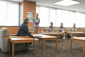 全国大会出場を報告するチームメンバー