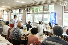 フレイル予防に関するお話を聞く参加者