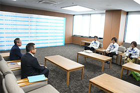市役所を訪れた岐阜車体工業株式会社の皆さん
