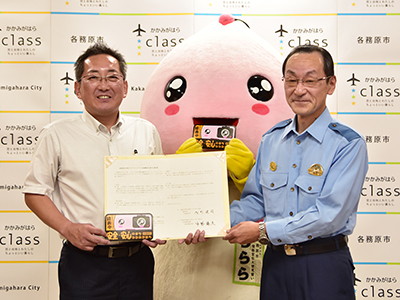 ドライブレコーダーの協定を結ぶ写真