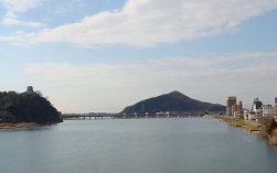 伊木山と木曽川の写真