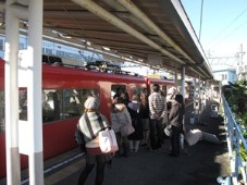 六軒駅での撮影風景