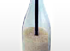 一升瓶の中で米つきの写真