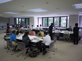 最後のまとめを行う写真