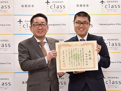 浅野市長とプロ棋士・高田四段の写真