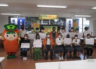 写真：「各務原にんじん料理・スイーツコンクール」審査員・参加者