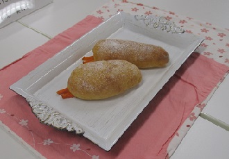 写真：モチモチにんじんパン