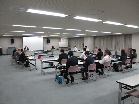 第8回各務原市新総合体育館建設基本構想・基本計画策定委員会の様子