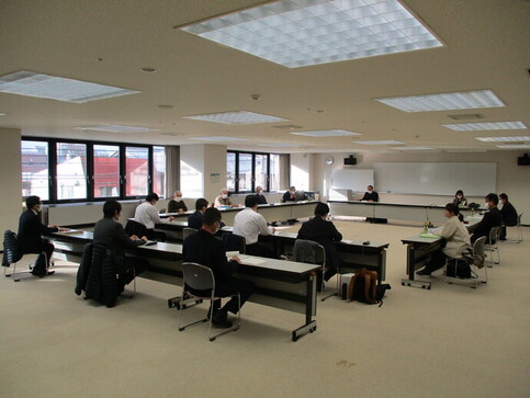 第10回各務原市新総合体育館建設基本構想・基本計画策定委員会の様子