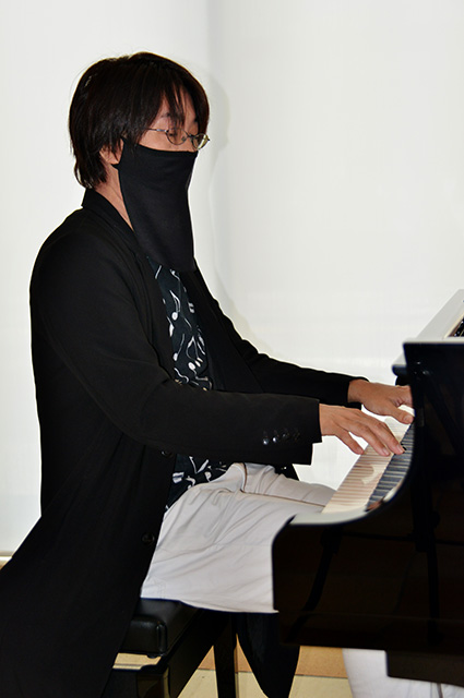 「ロビーピアノ演奏会」の写真