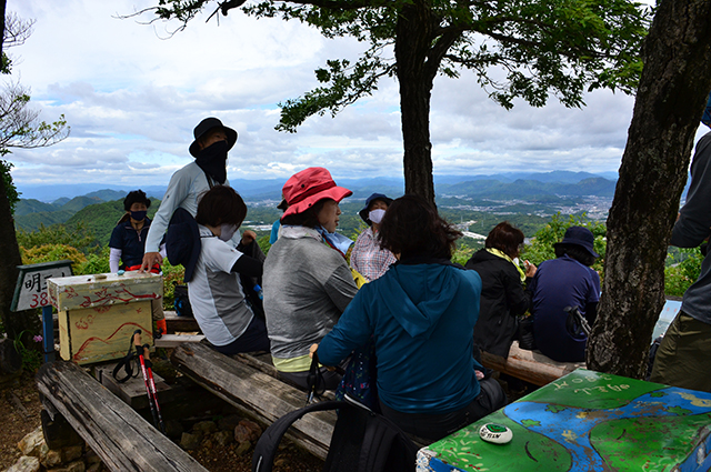 自然体験塾 新緑の「明王山」トレッキングの写真