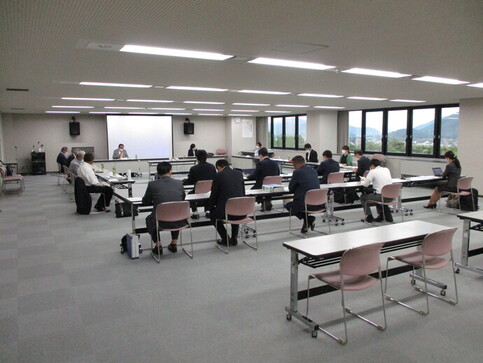 第12回各務原市新総合体育館建設基本構想・基本計画策定委員会の様子