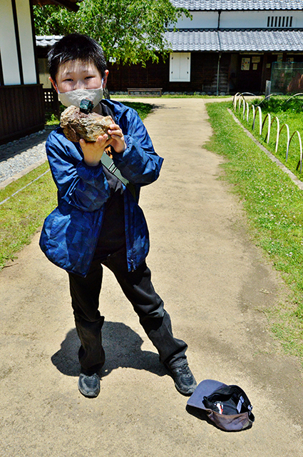 自然体験塾「各務原の地層を知ろう〜足元の石からわかること～」の写真