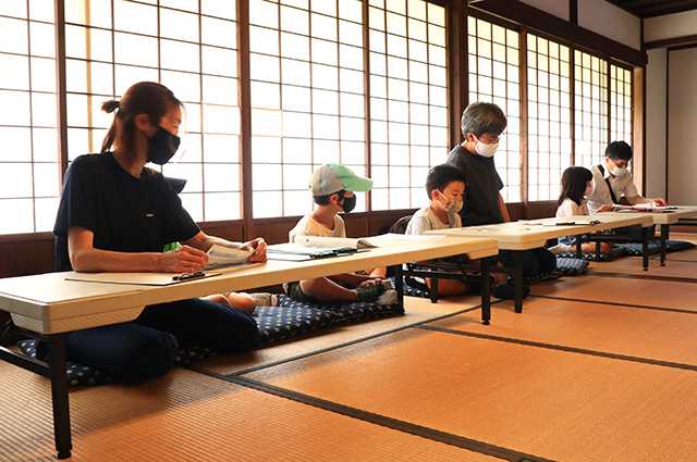 自然体験塾「小川」の生きもの観察会の写真