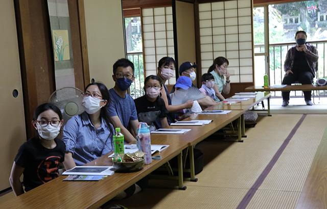 夏休み子ども講座「萬松園と貞照寺の親子見学会」の写真