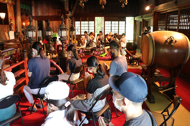 夏休み子ども講座「萬松園と貞照寺の親子見学会」の写真