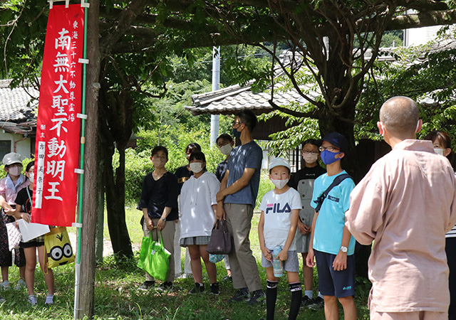 夏休み子ども講座「萬松園と貞照寺の親子見学会」の写真