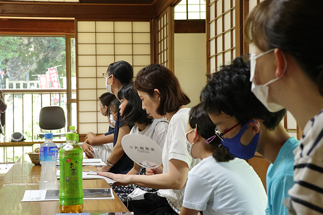 夏休み子ども講座「萬松園と貞照寺の親子見学会」の写真