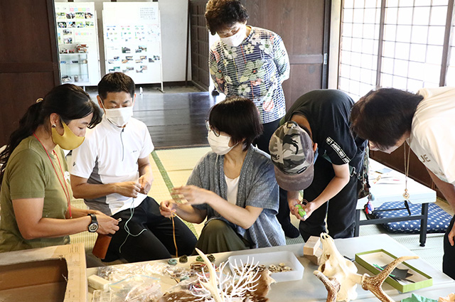 自然体験塾「お母さんハンターによるワークショップ～鹿の角のクラフト～」の写真