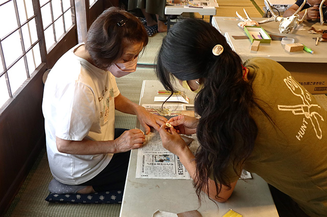自然体験塾「お母さんハンターによるワークショップ～鹿の角のクラフト～」の写真