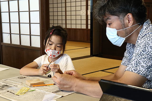 自然体験塾「お母さんハンターによるワークショップ～鹿の角のクラフト～」の写真
