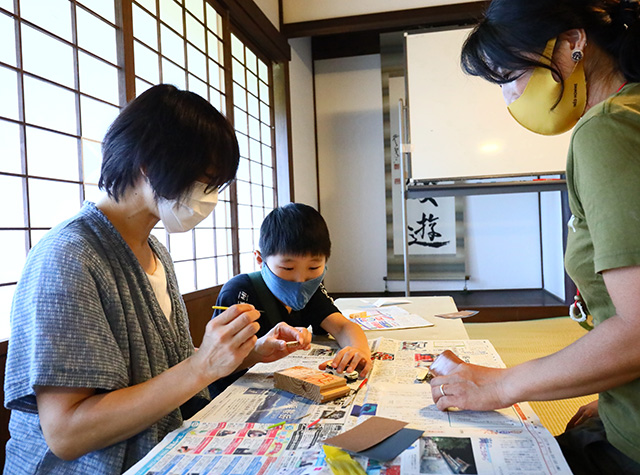 自然体験塾「お母さんハンターによるワークショップ～鹿の角のクラフト～」の写真