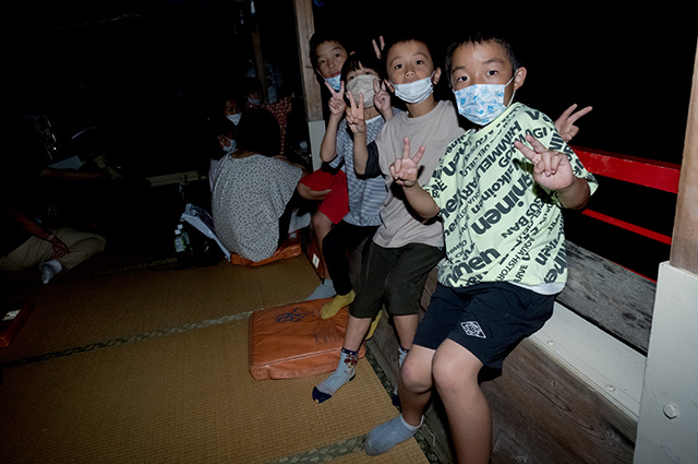 「親子で観覧木曽川夜鵜飼」の写真