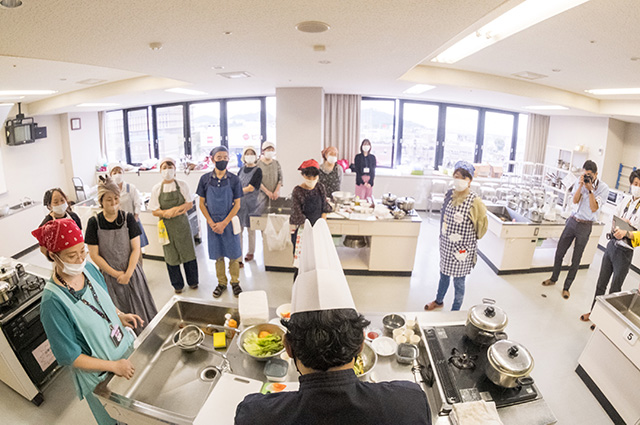 国際料理講座「スパイスカレーにチャレンジ」の写真