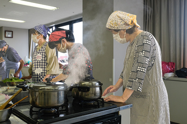 国際料理講座「スパイスカレーにチャレンジ」の写真