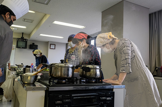 国際料理講座「スパイスカレーにチャレンジ」の写真