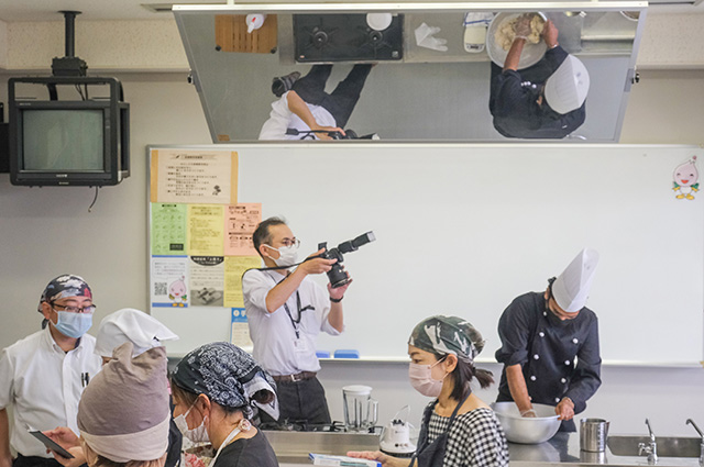 国際料理講座「スパイスカレーにチャレンジ」の写真