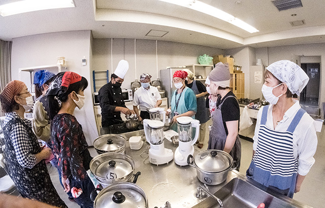 国際料理講座「スパイスカレーにチャレンジ」の写真