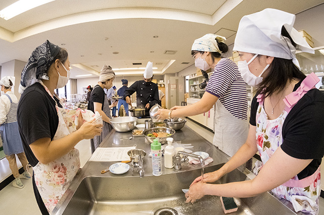 国際料理講座「スパイスカレーにチャレンジ」の写真