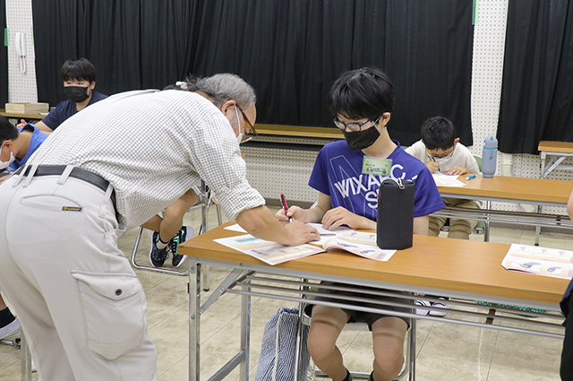 各務野科学ラボ第2回「光の不思議をあやつろう」の写真