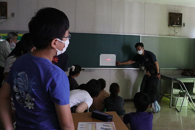 各務野科学ラボ第2回「光の不思議をあやつろう」の写真