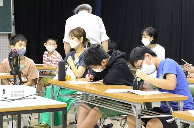 各務野科学ラボ第2回「光の不思議をあやつろう」の写真