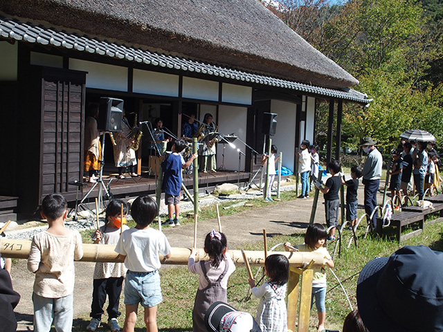 「竹×Sax×Percussion」～竹ギロをつくって演奏に参加しよう～の写真