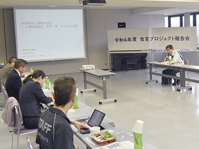 プロジェクト協力の思いを話す、岐阜車体工業株式会社の桜井宏・人事総務部長