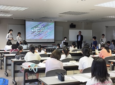 第2回の講演を聞く参加者