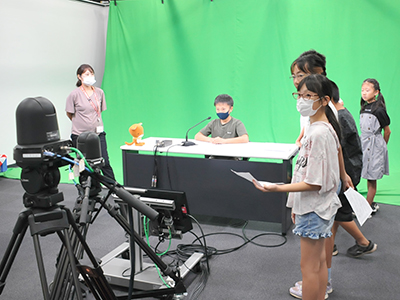 マスコミコース参加者らの写真