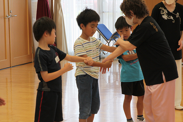 夏休み子ども講座「ゆっくりに見える太極拳にチャレンジ！」の写真