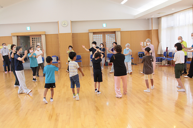 夏休み子ども講座「ゆっくりに見える太極拳にチャレンジ！」の写真