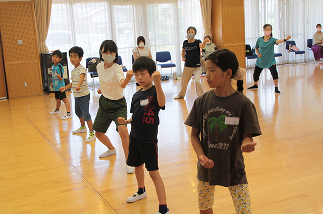 夏休み子ども講座「ゆっくりに見える太極拳にチャレンジ！」の写真