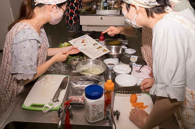 国際交流料理講座「本場のベトナム家庭料理に挑戦！」の写真