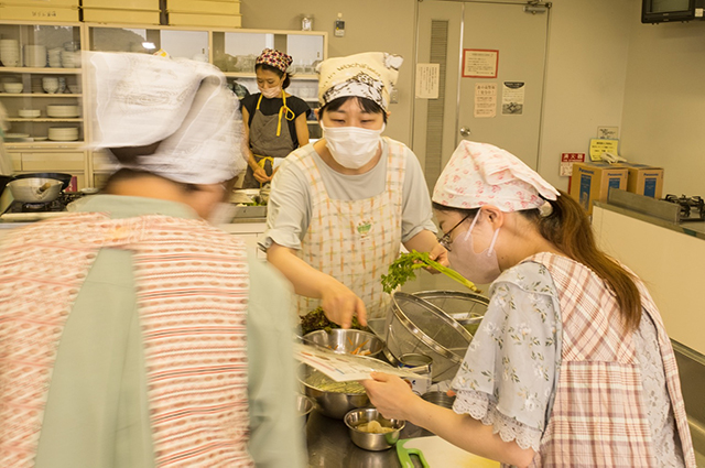 国際交流料理講座「本場のベトナム家庭料理に挑戦！」の写真