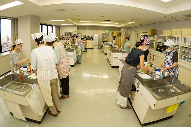 国際交流料理講座「本場のベトナム家庭料理に挑戦！」の写真