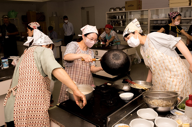 国際交流料理講座「本場のベトナム家庭料理に挑戦！」の写真
