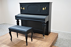 ジョージ・ピーチー社製アップライトピアノの写真