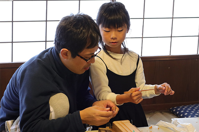 自然体験塾「かんなで削る木の箸づくり」の写真