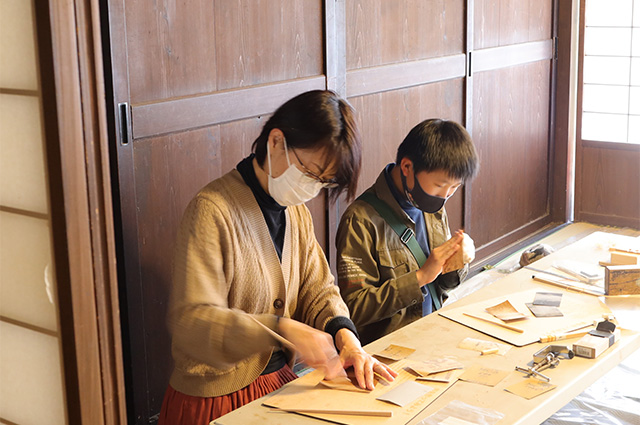 自然体験塾「かんなで削る木の箸づくり」の写真